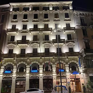 https://king-mokinba-hotels.italymilanhotels.net